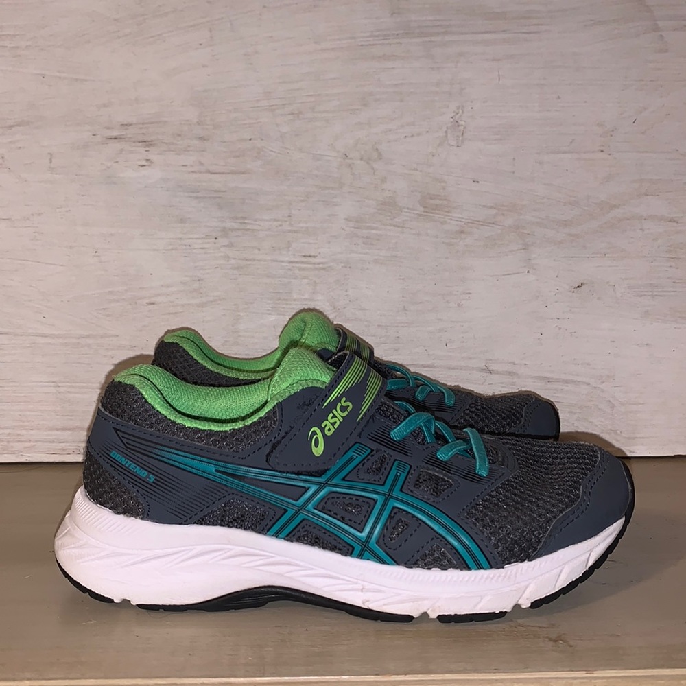 Kid’s ASICS Shoes Sz 1